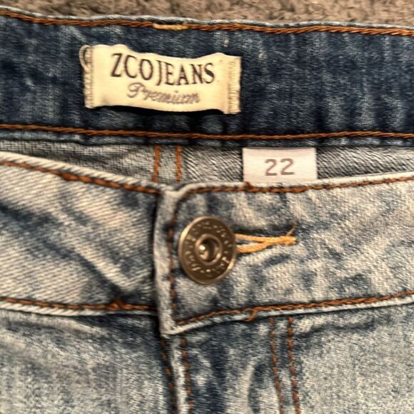 ZCO Jean Shorts Size 22 Plus Size Distressed - Picture 3 of 5